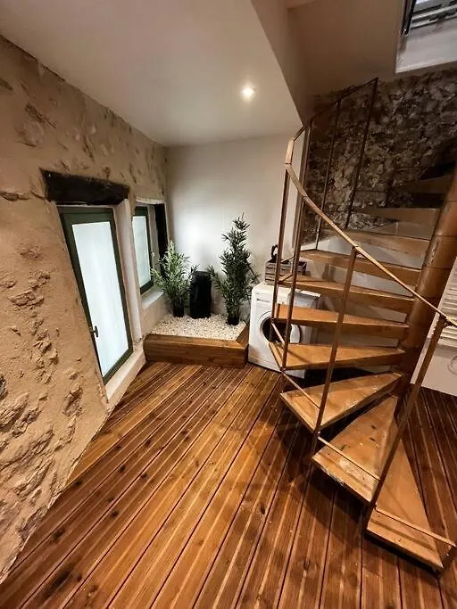 Maison Suspendue Avec Jacuzzi Privatif Pont-en-Royans 0*,  France