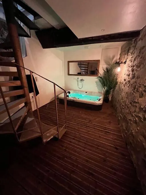 Maison Suspendue Avec Jacuzzi Privatif Pont-en-Royans Holiday home